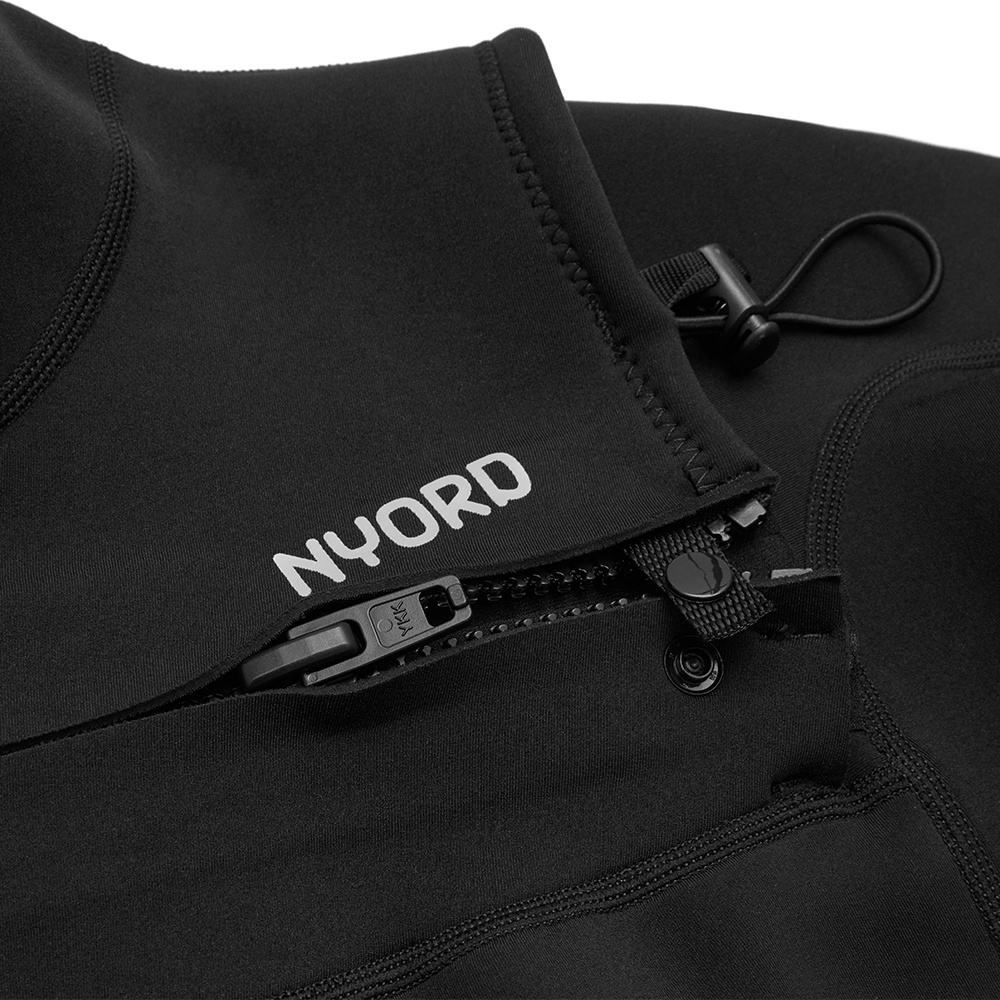 2025 Nyord Frauen Tempus 2/2mm Brustreißverschluss Shorty Neoprenanzug N04BA00014 - Black